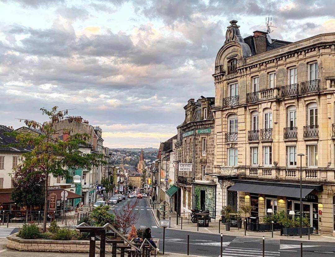 Grand Hotel Brive Bagian luar foto